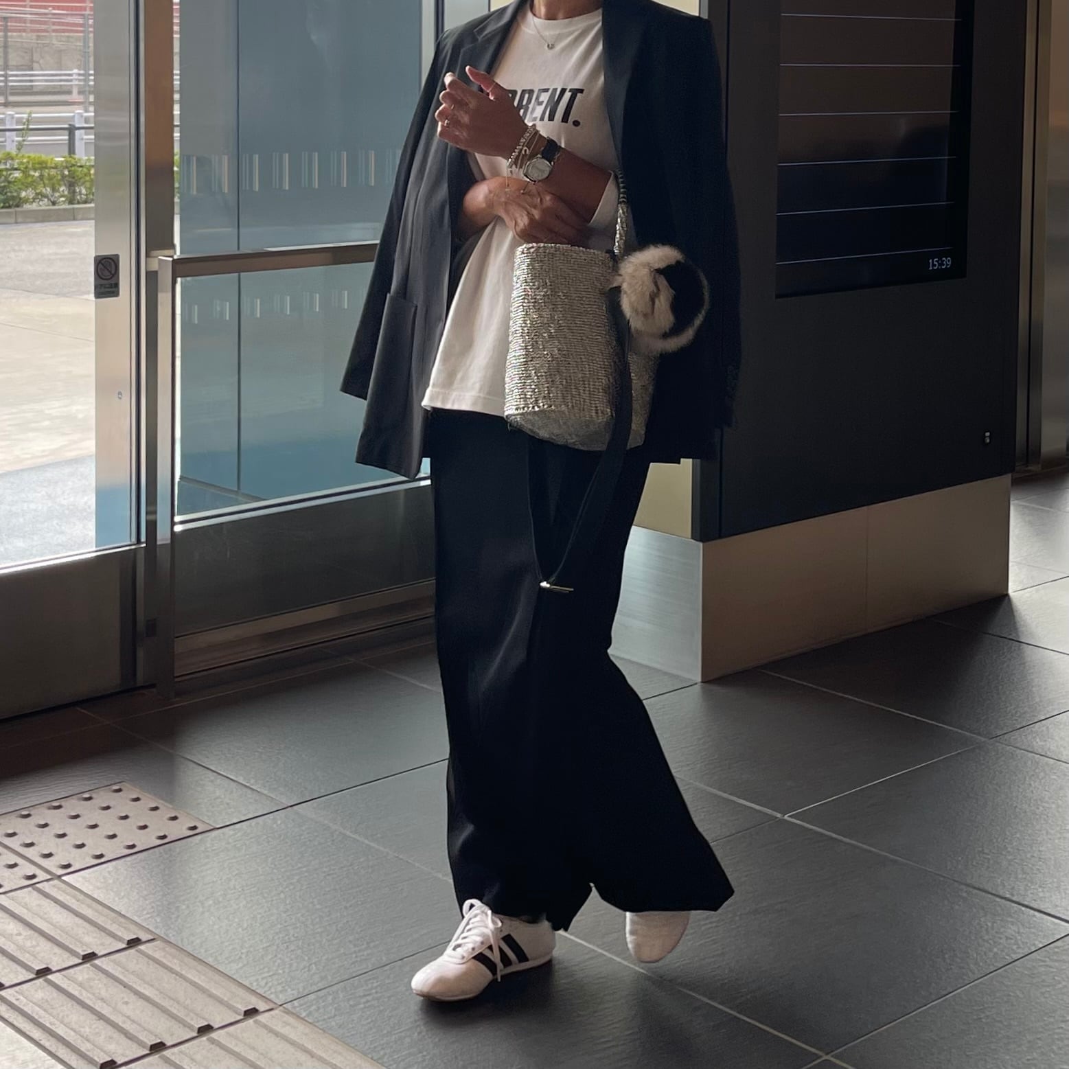 新品未使用　OVAL Shoulder Strap Bag meong blue 限定即納 】OVAL Shoulder Strap Kago-Bag & FUR / black x white mix