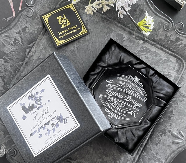 【名入れ3か所】クリスタルペーパーウェイト　アンティーク八角形