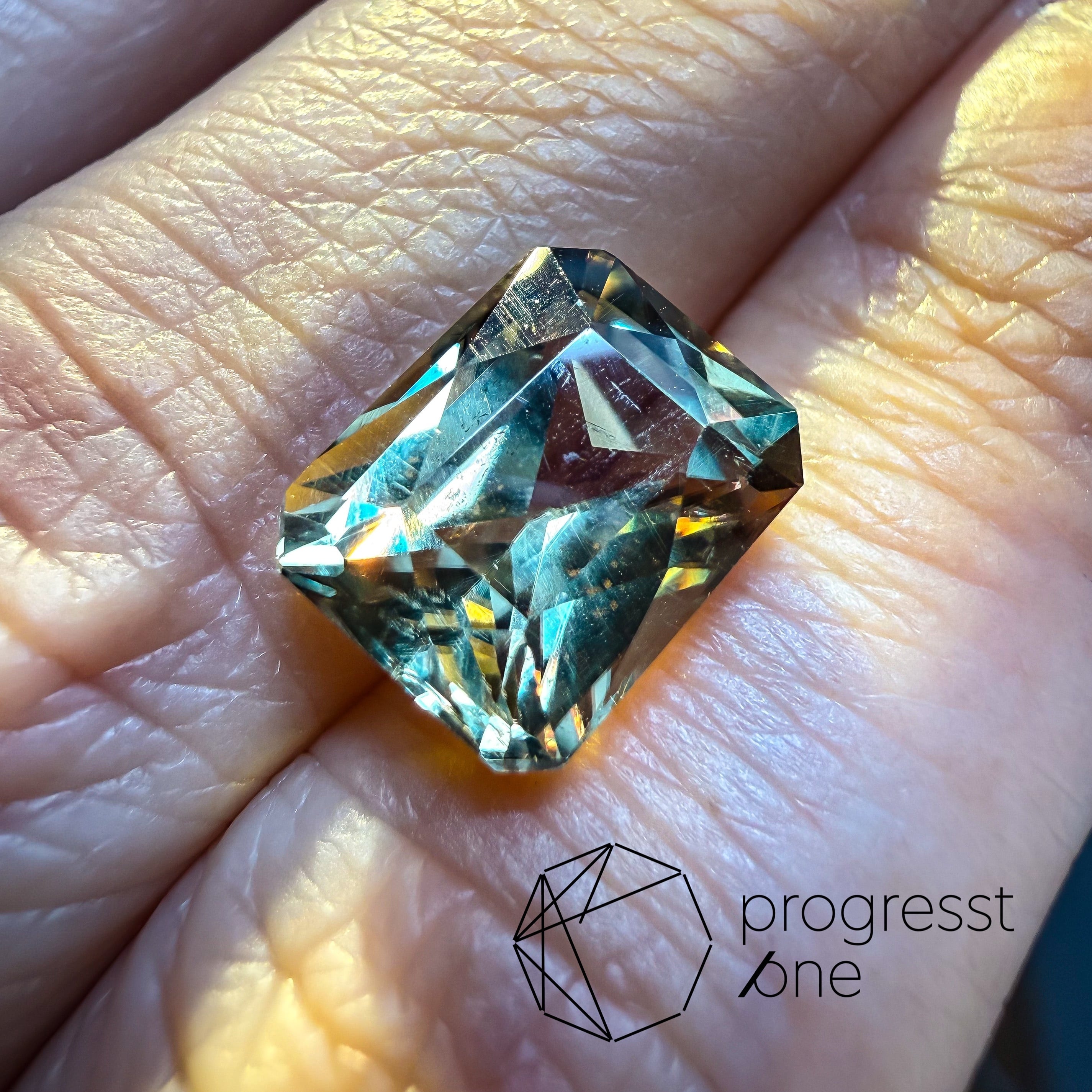 カラーチェンジダイアスポア(ズルタナイト)4.55ct | progresstone