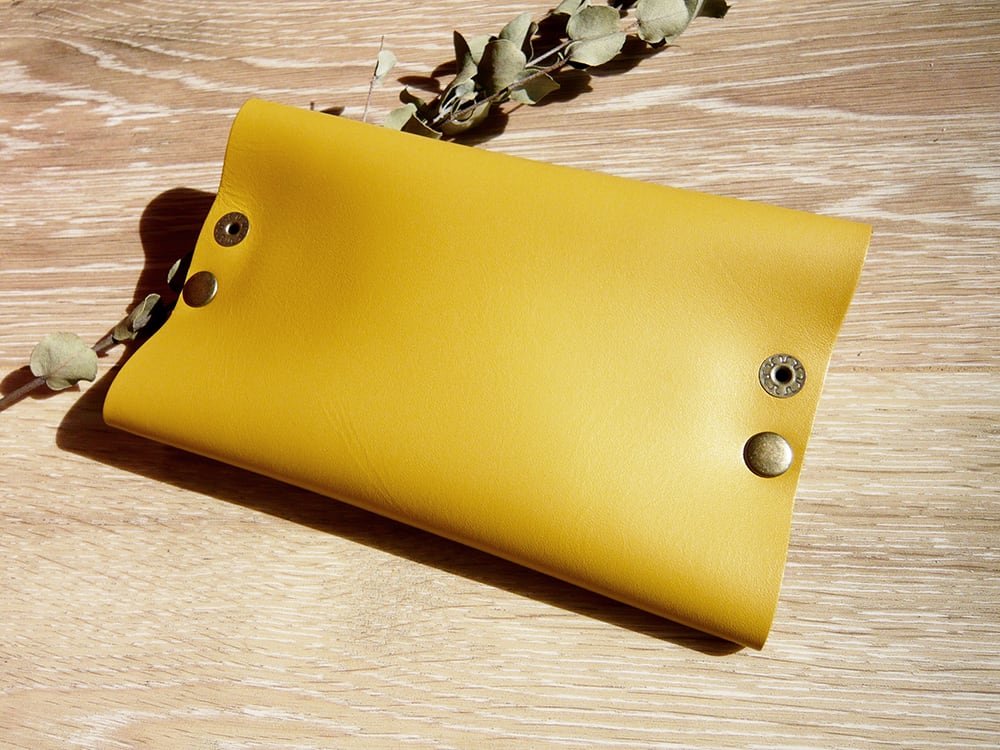 大人のための本革ポケットティッシュケース：マスタードイエロー