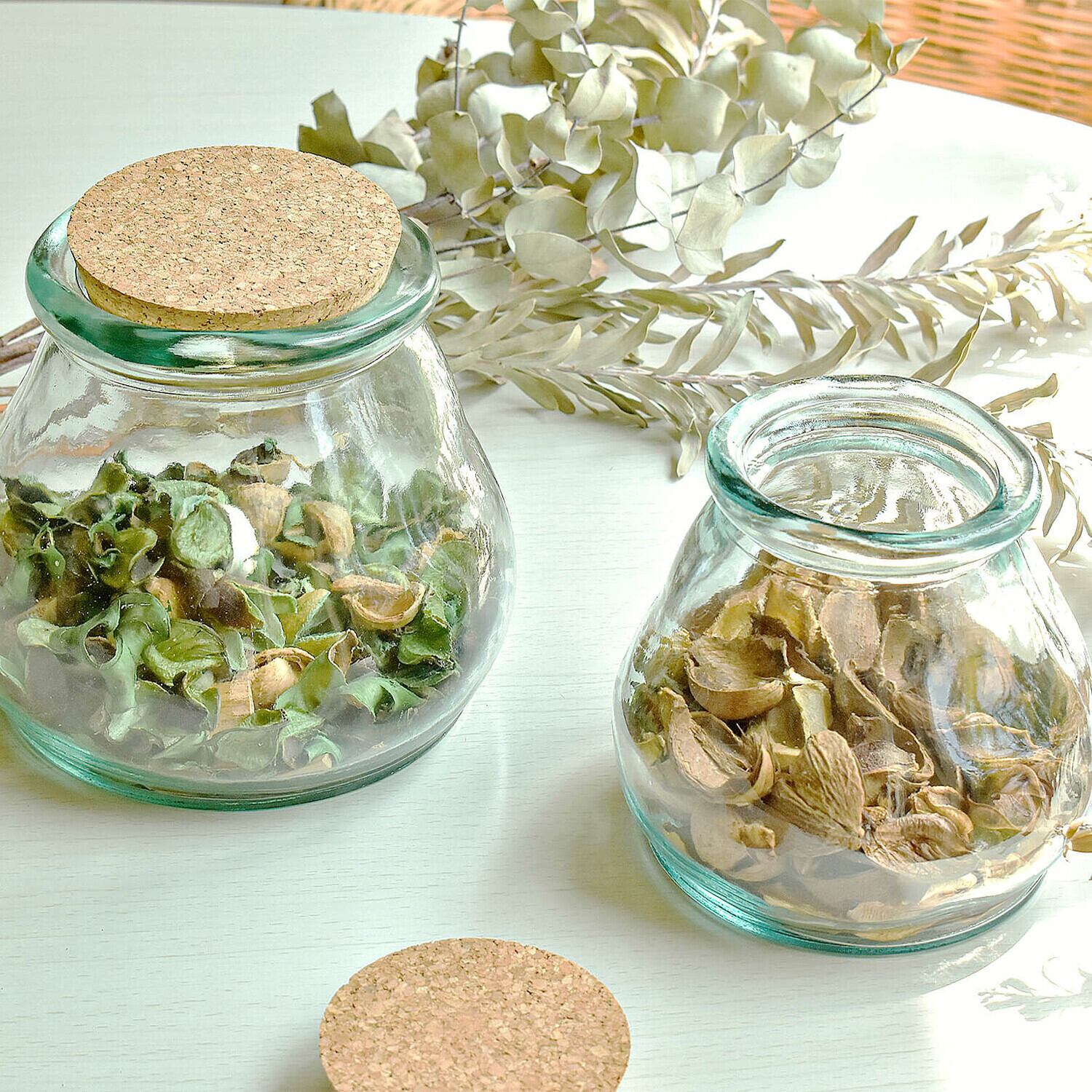 花模様の蓋が素敵なガラス製の三段キャニスター 大きめ 深緑の大きな