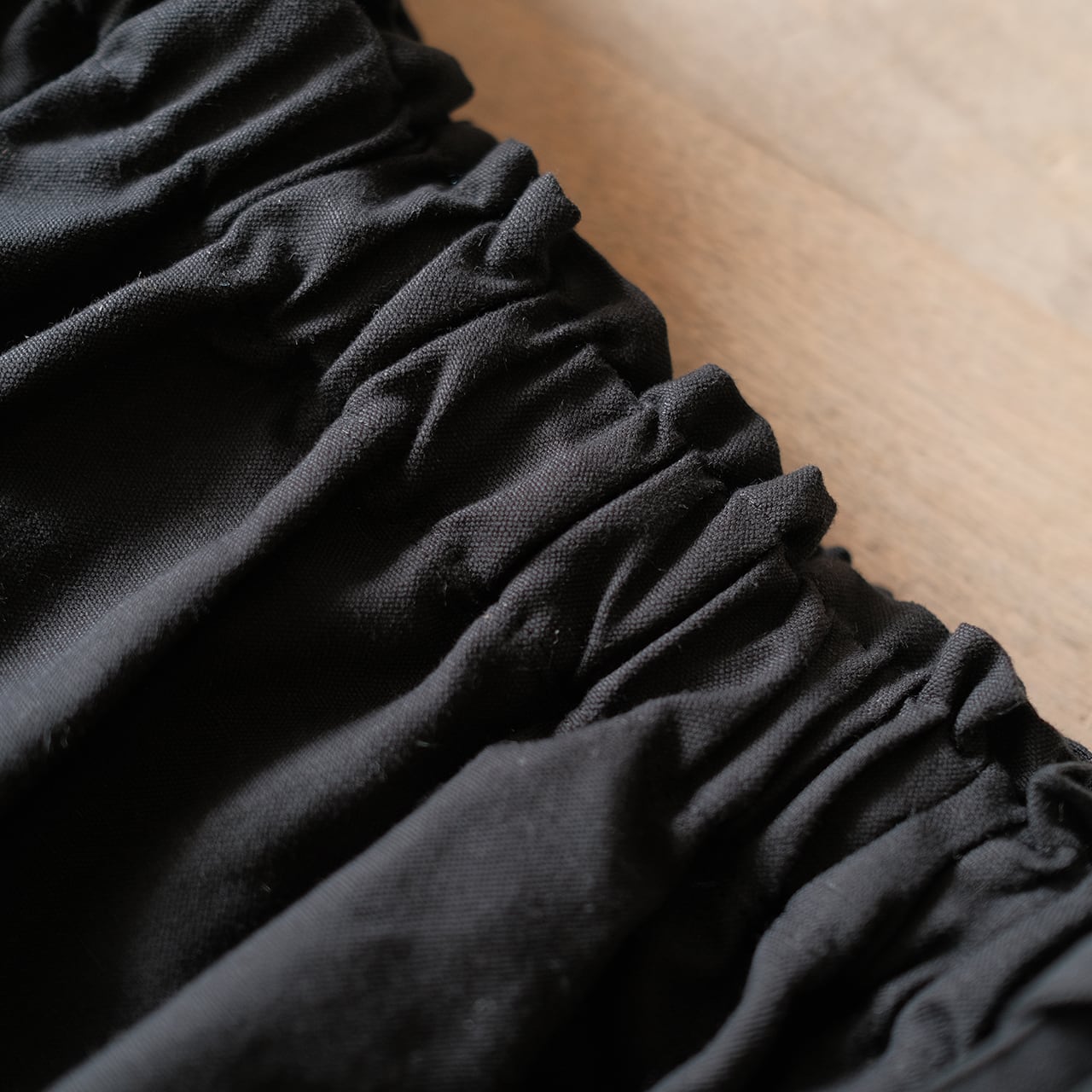 one side slit long skirt／cotton linen〈black〉 | SALUÉ