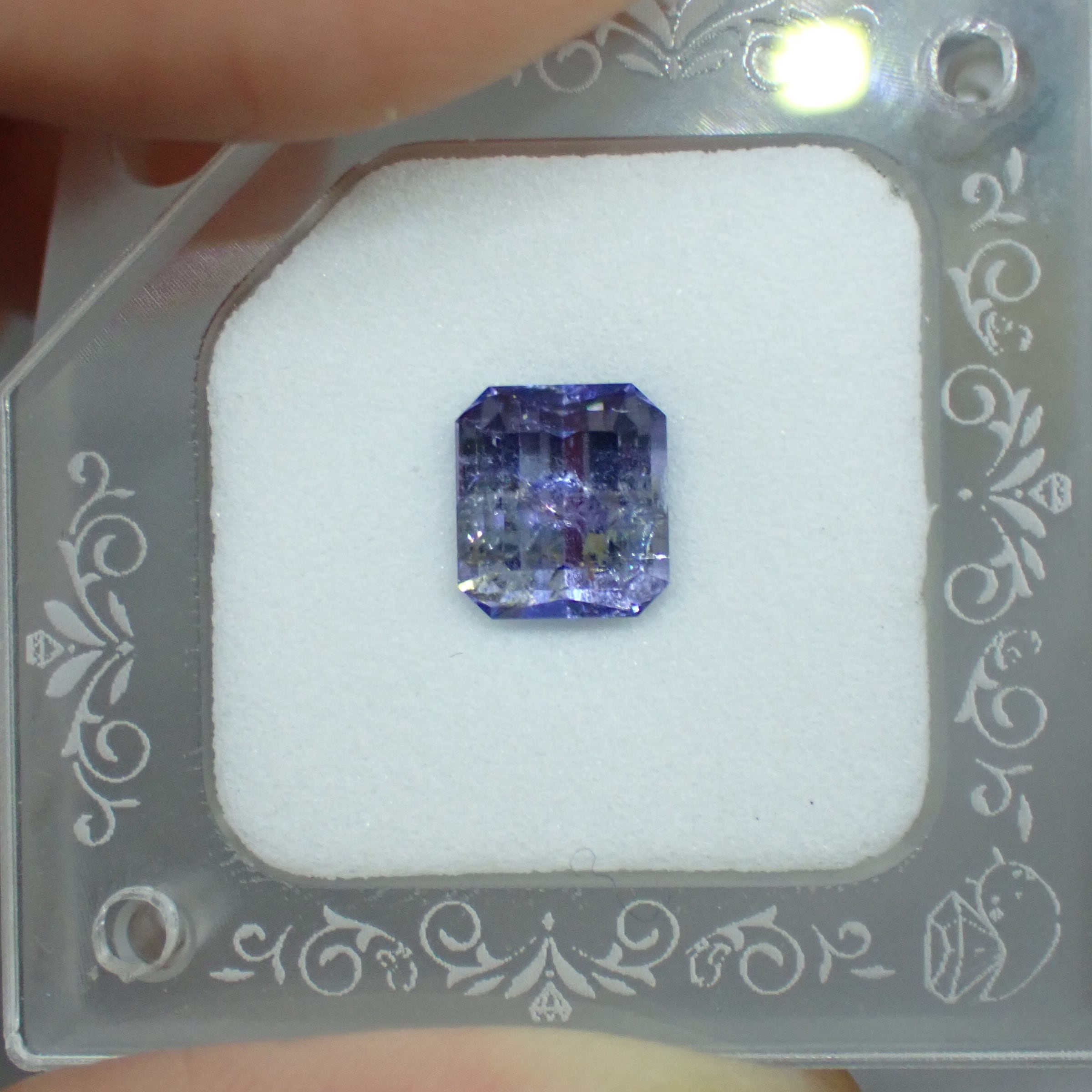 大粒＆多色性◎希少なエレメジェバイト 1.158ct | 宝石ルース販売