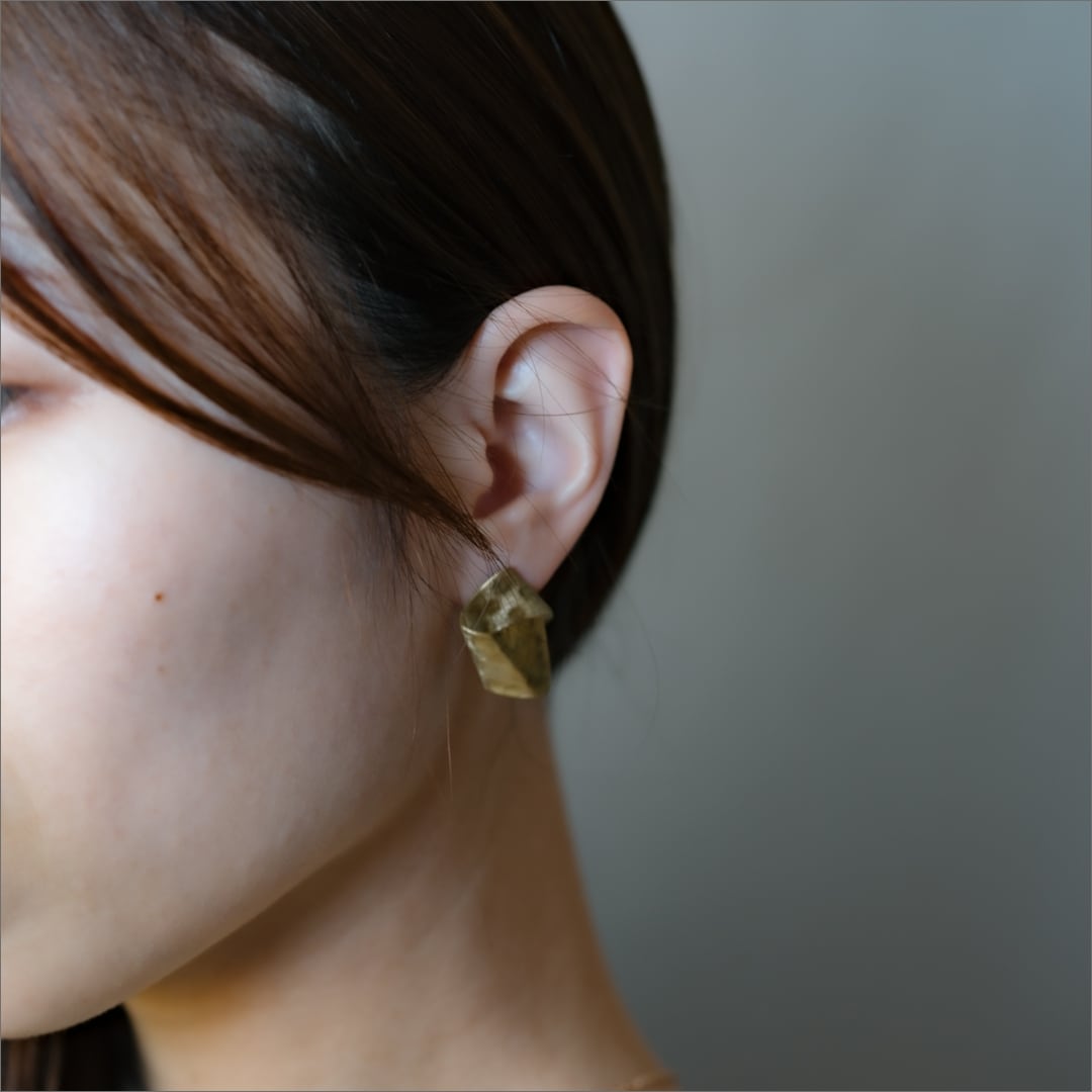 スタッドピアス｜hanbunco 槌目仕上げ 〈無垢真鍮〉 | Sorelle .