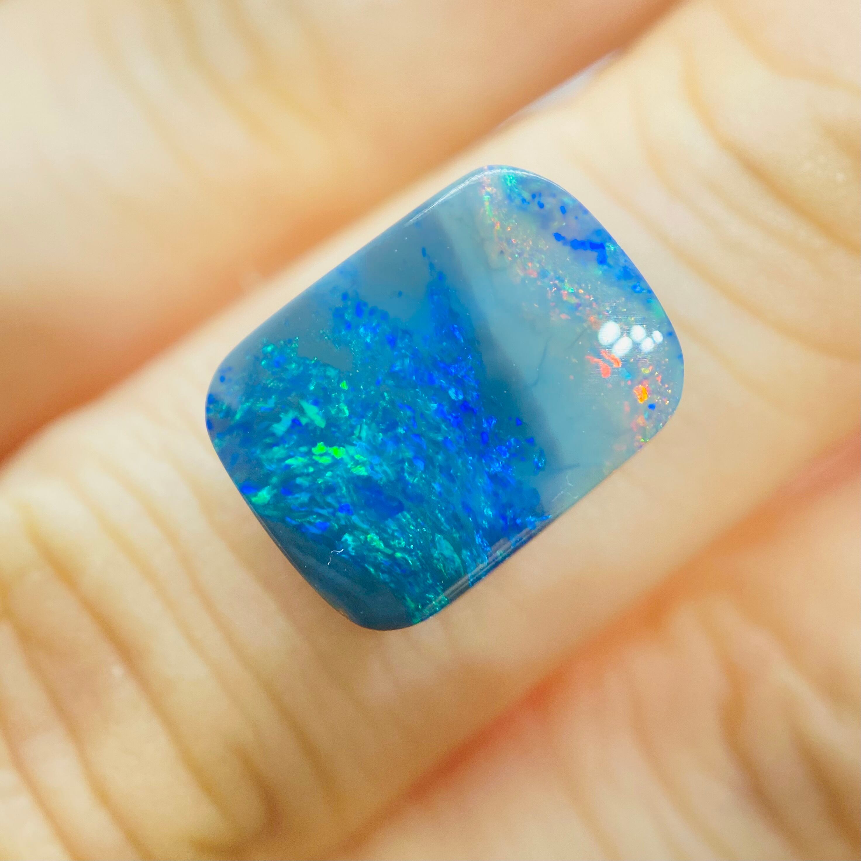 夜空に天の川 ボルダーオパール