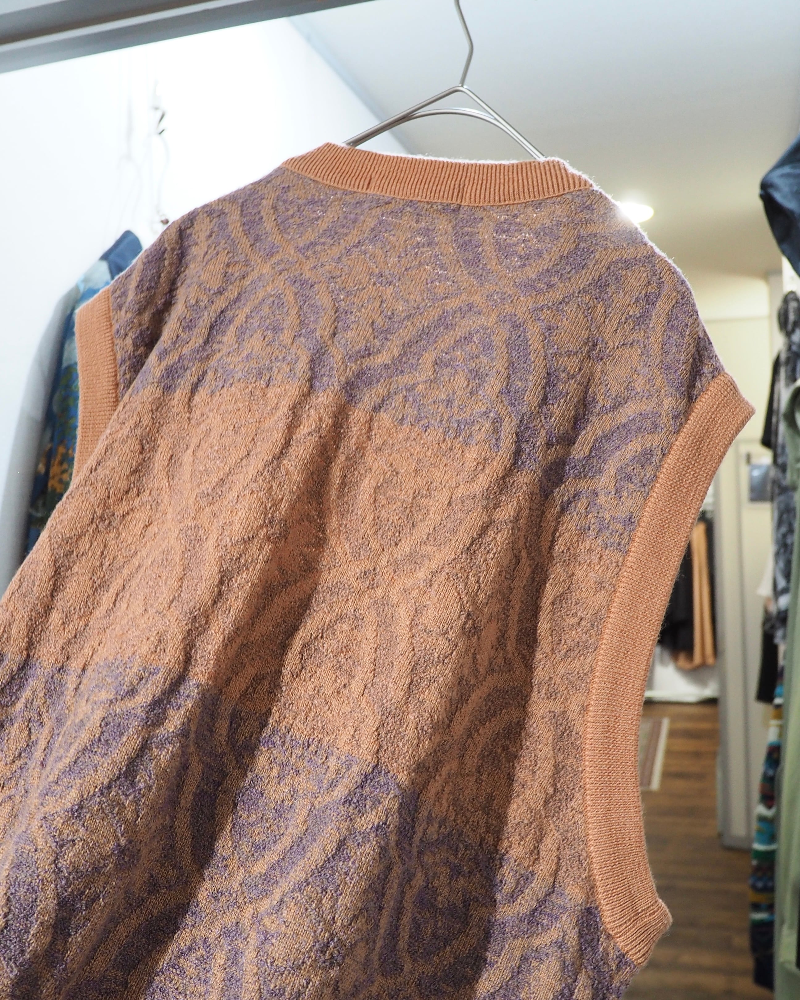 1990s Bewitching Damask pattern Weaving vintage Knit vest