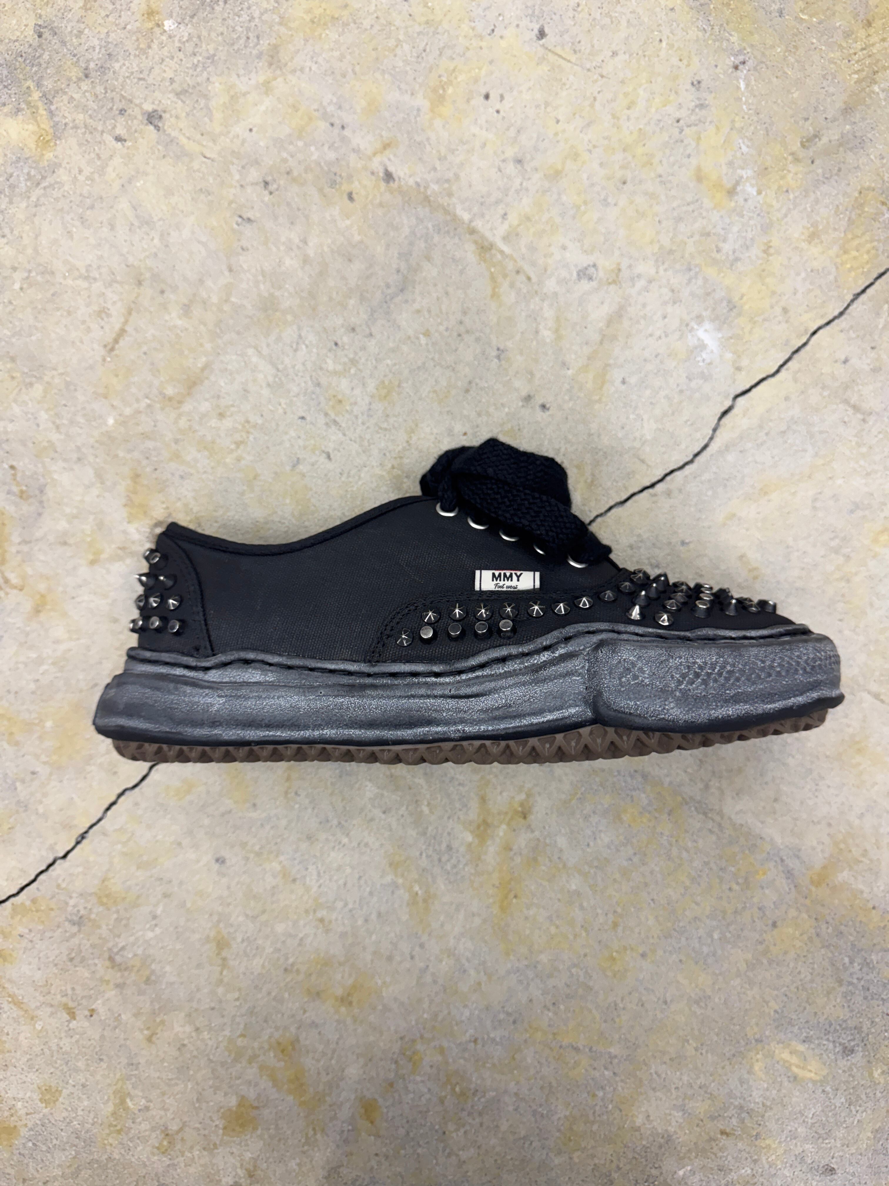 Maison MIHARA YASUHIRO | BAKER Studs Low-Top (A15FW733) | BLK/BLK