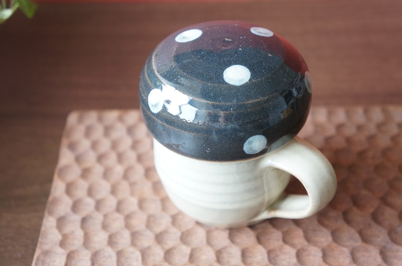 小石原焼　やままる窯　きのこカップ（小）黒/白ドット ②　[1-399]