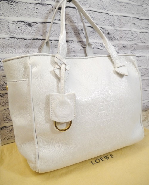18万◆LOEWE ロエベ HERITAGE ヘリテージ M A4対応 ビジネス可 レザー トート ハンド バッグ 白◆ 大きなエンボスロゴが映える定番モデル♪