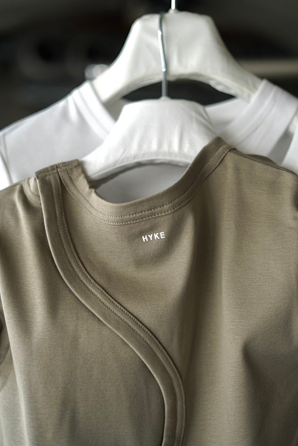 HYKE / LAYERED SHORT-SLV TEE ( WHITE , KHAKI , BLACK ) | JUQUI Online