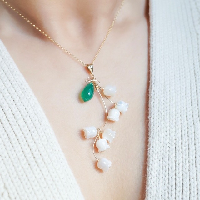 「すずらん」ネックレス グリーンオニキス シェル 天然石 リボン 春 白 ホワイト 母の日 14kgf アレルギー対応 ギフト
