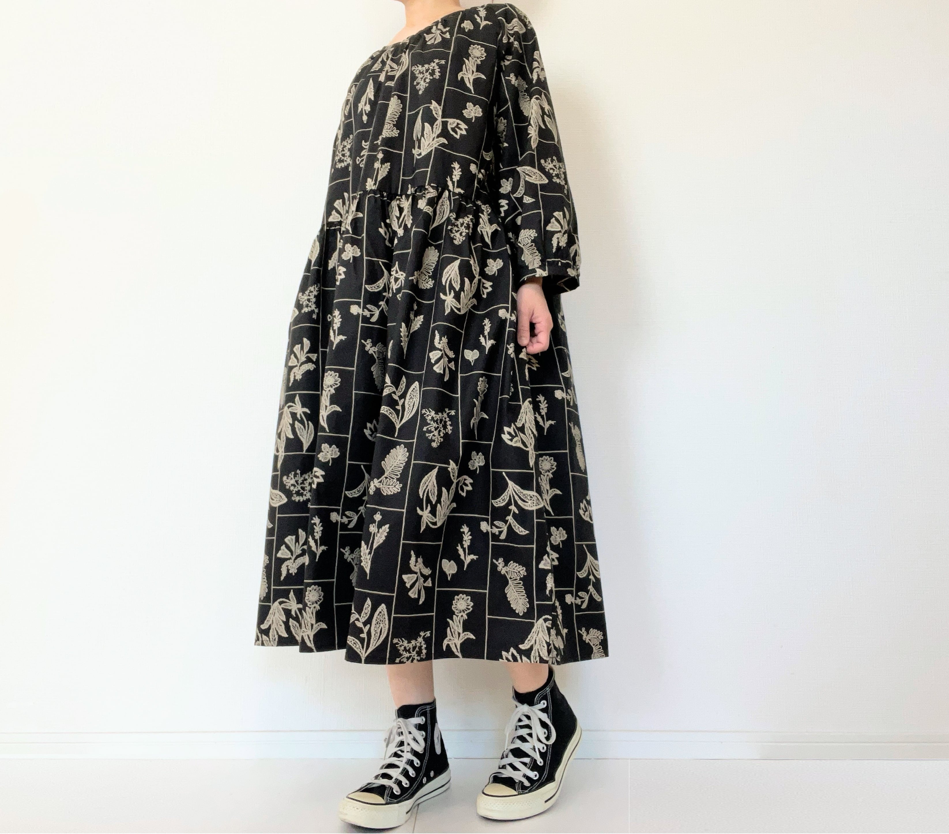 新品タグ付き♡定価6.6万！setaichiro 立体花柄ロングワンピース　近年 大人の花柄ブラックワンピース＊刺繍調の植物標本＊長袖＊ゆったり