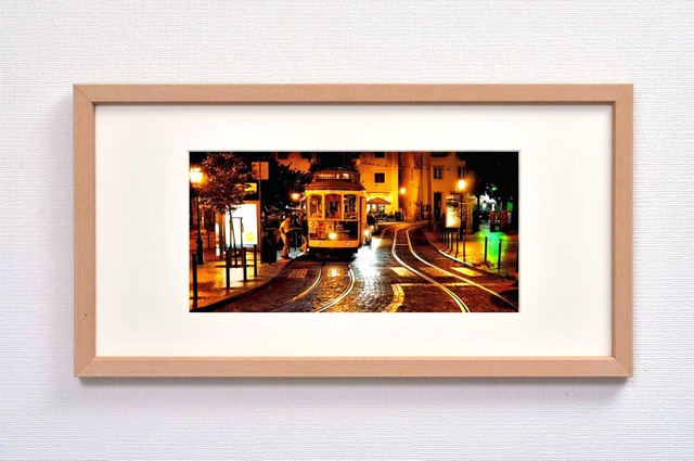 夜のトラム（リスボン）