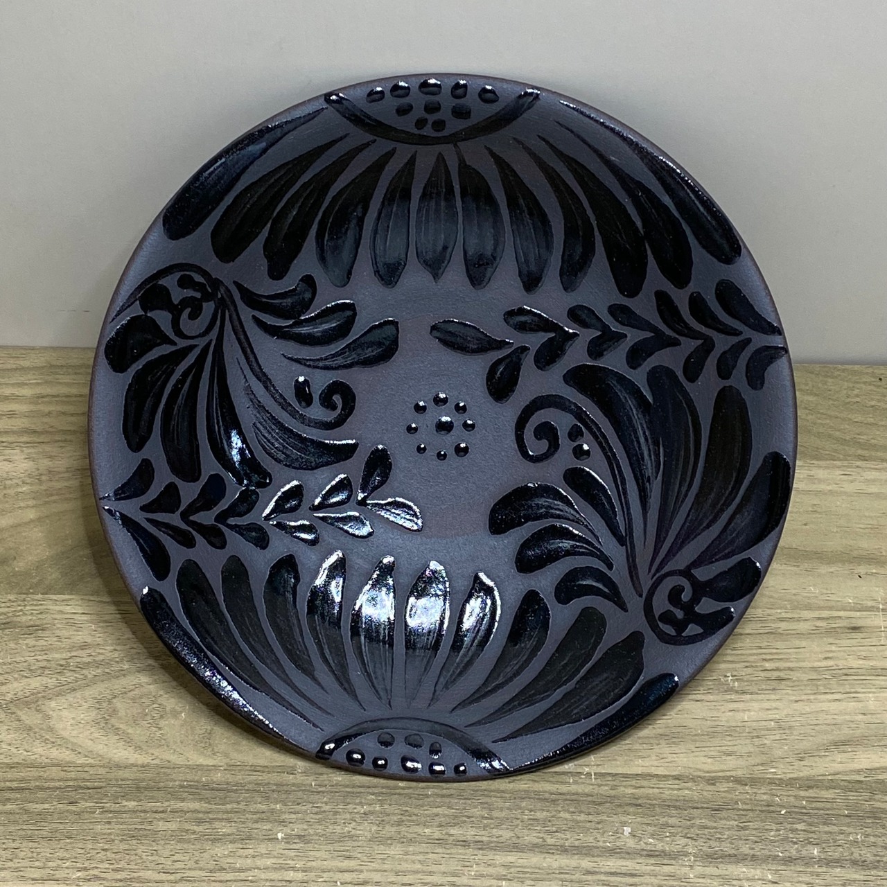 7寸皿一枚焼き  黒唐草