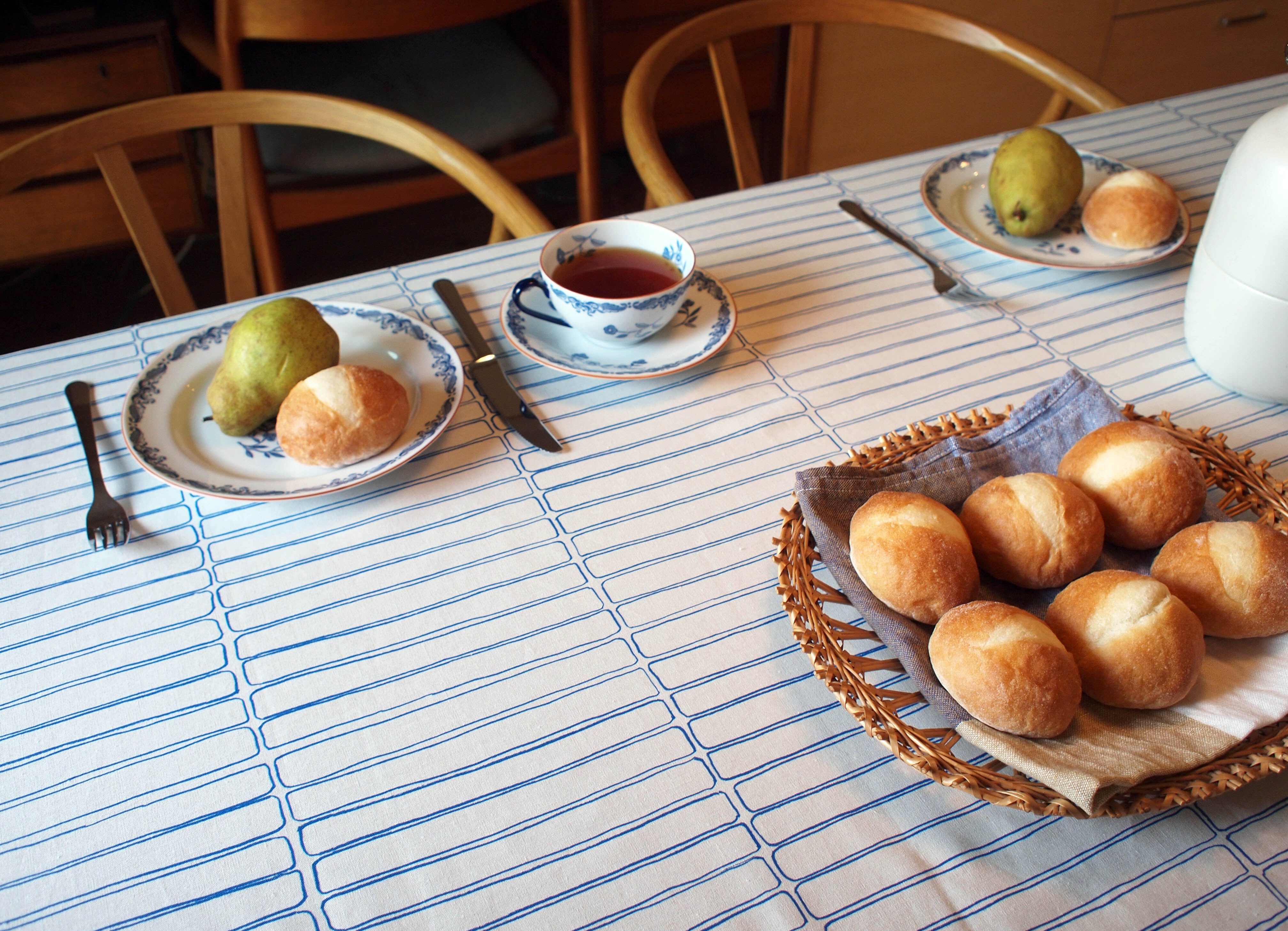 テーブルクロス 細長いタイル模様/青【Sサイズ】