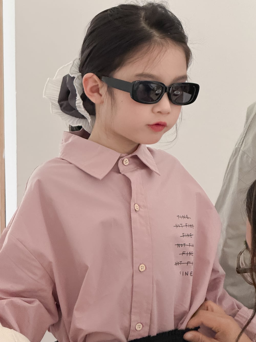 裾デザイン英字シャツ