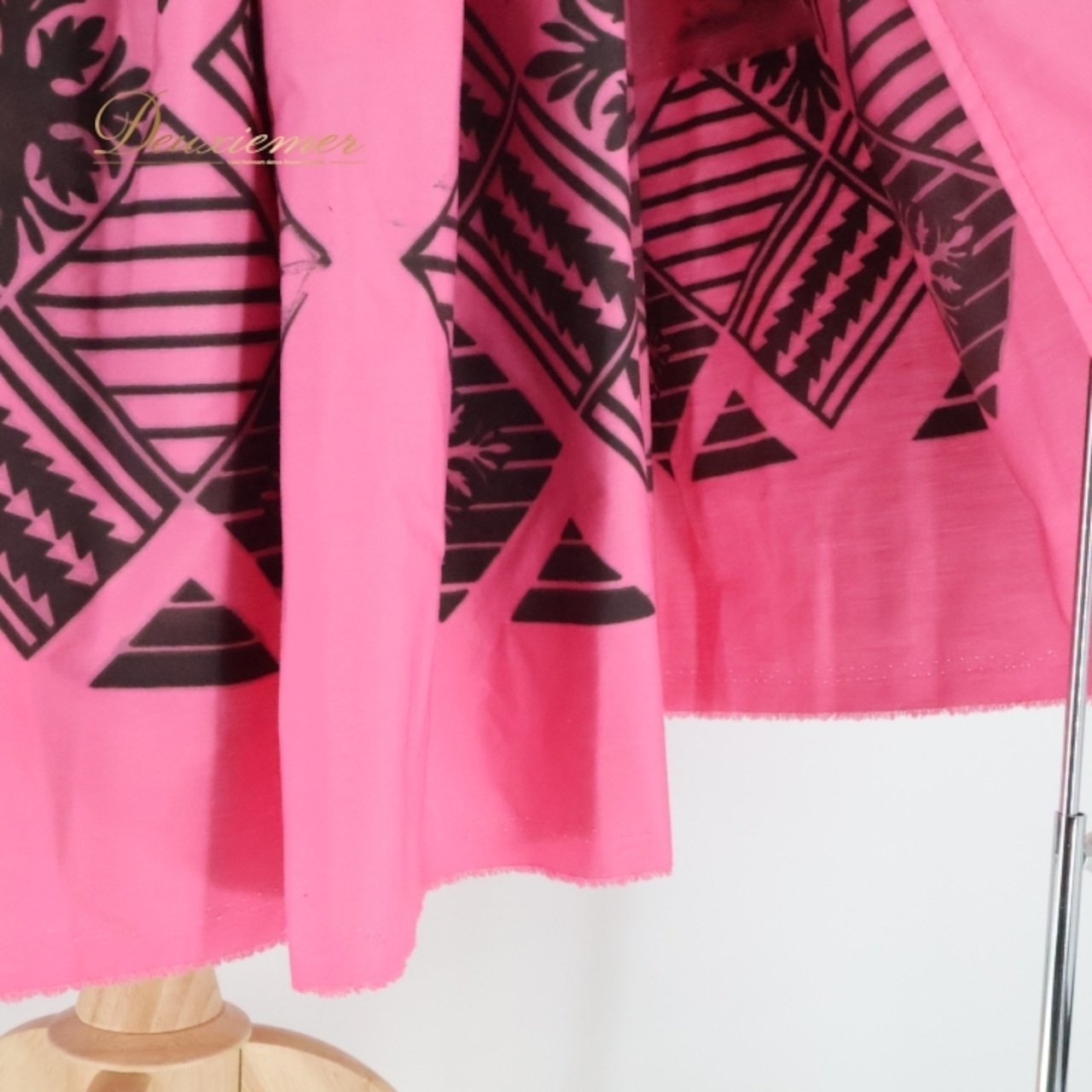 フラダンス 衣装 紐パウスカート ピンク系 カヒコ柄 ツーカラー シングル かわいい 華やか 鮮やか 明るい 黒 パウスカート ハワイアン アロハ ハワイアンプリント フラ ダンス レッスン 練習 ブラック系 ピンクスカート ハワイアンファッション キュート