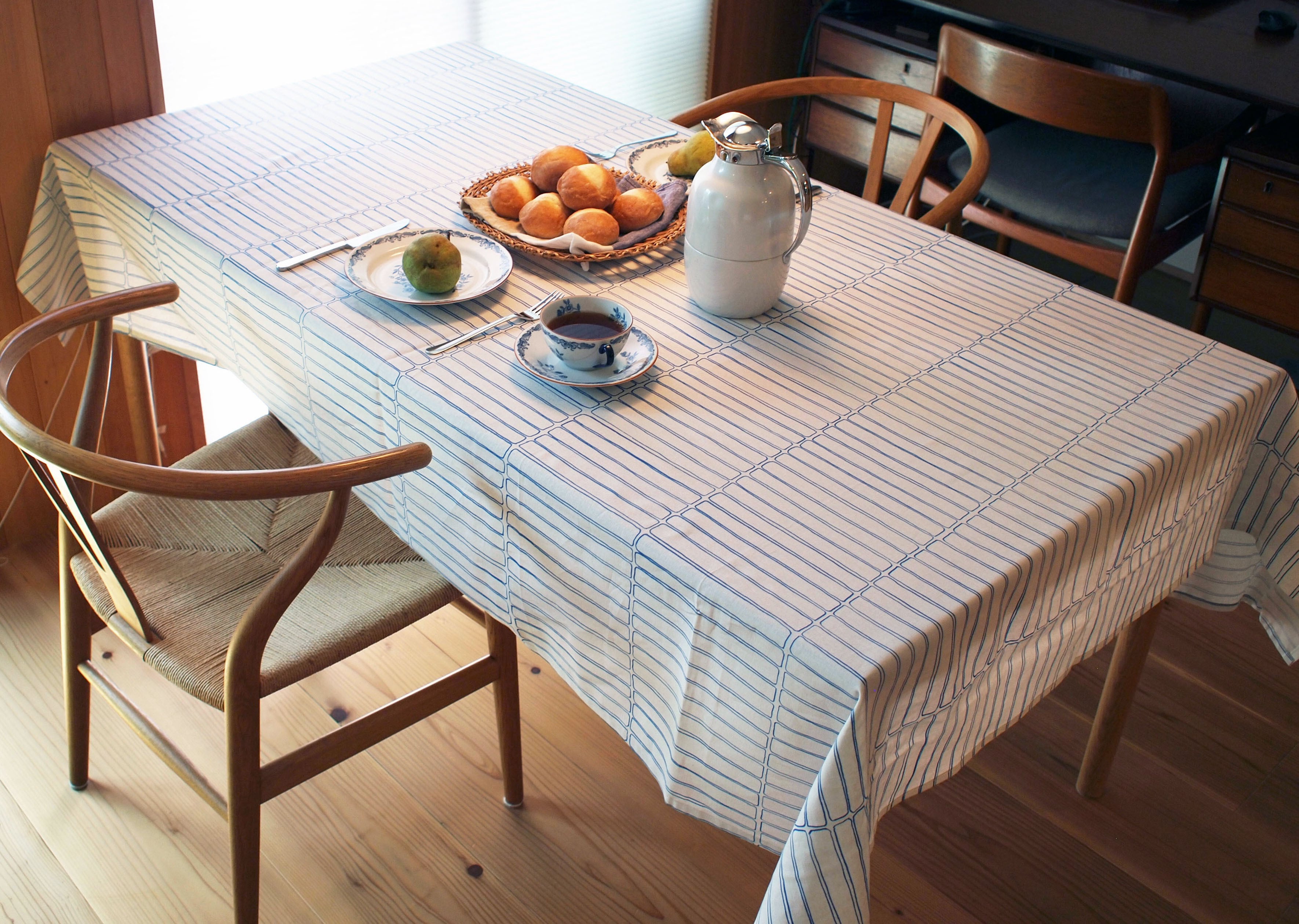 テーブルクロス 細長いタイル模様／青【Sサイズ】 | Spread テーブル