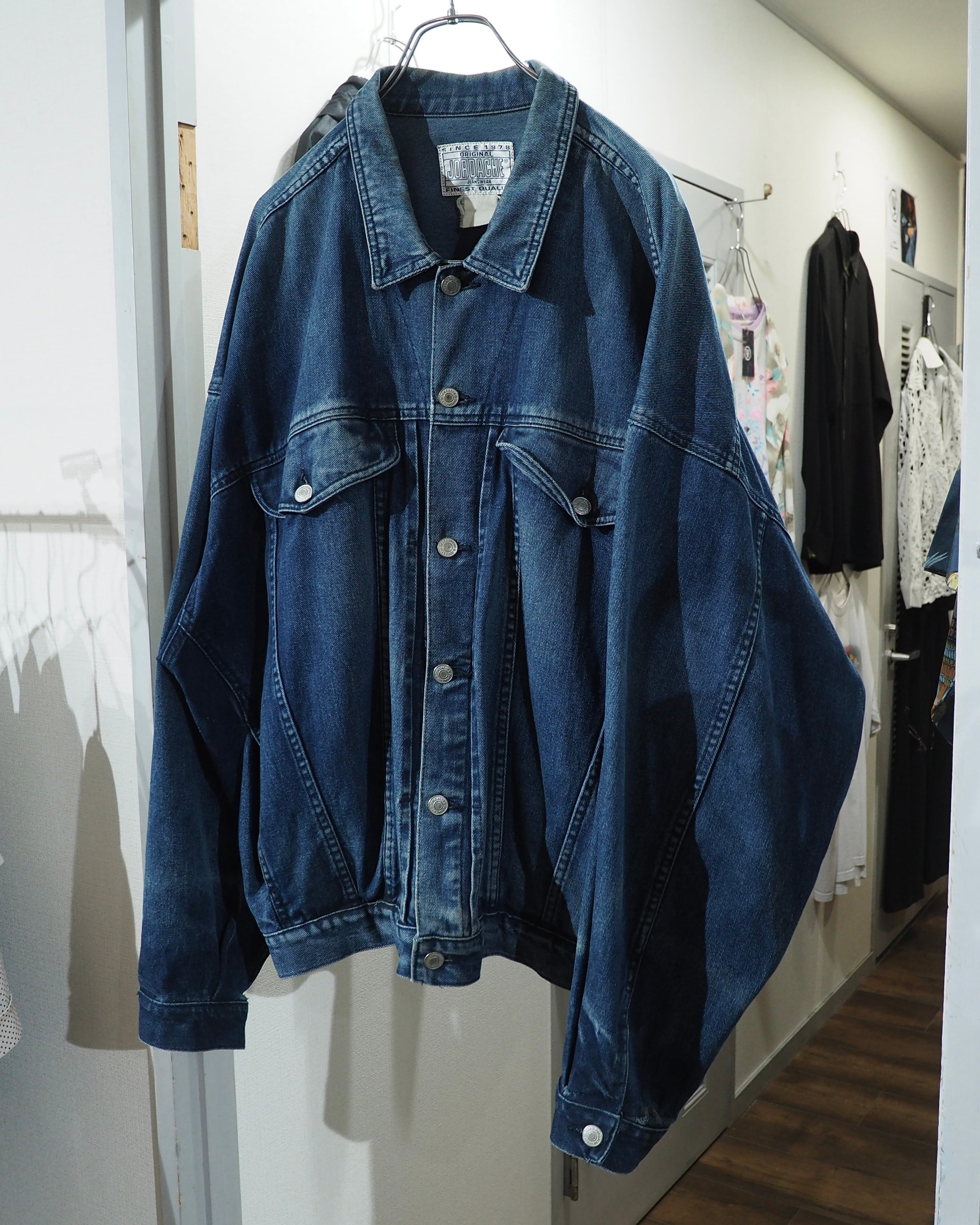 1990s " JORDACHE " Beautiful Fade Indigo Blue × Over silhouette vintage Denim Tracker jacket