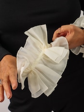 BEATRICE(袖フリルアレンジニット)