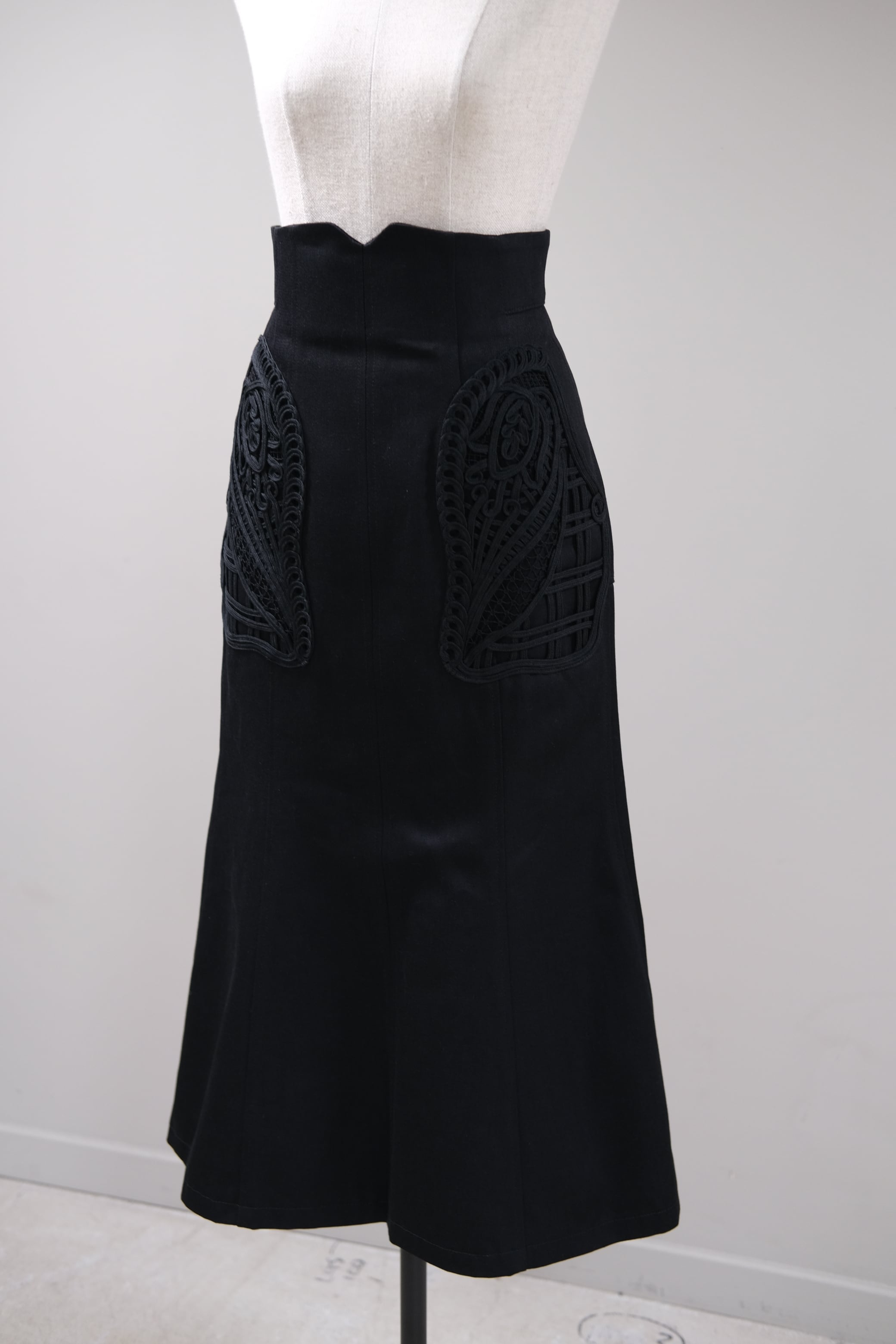 Mame Kurogouchi】Cord Embroidery Detail Denim Skirt - black - | loop
