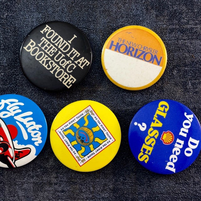 5個 ヴィンテージ レトロ 缶バッジ  vintage ビンテージ 古着 通販 リメイク 雑貨 2508010-15