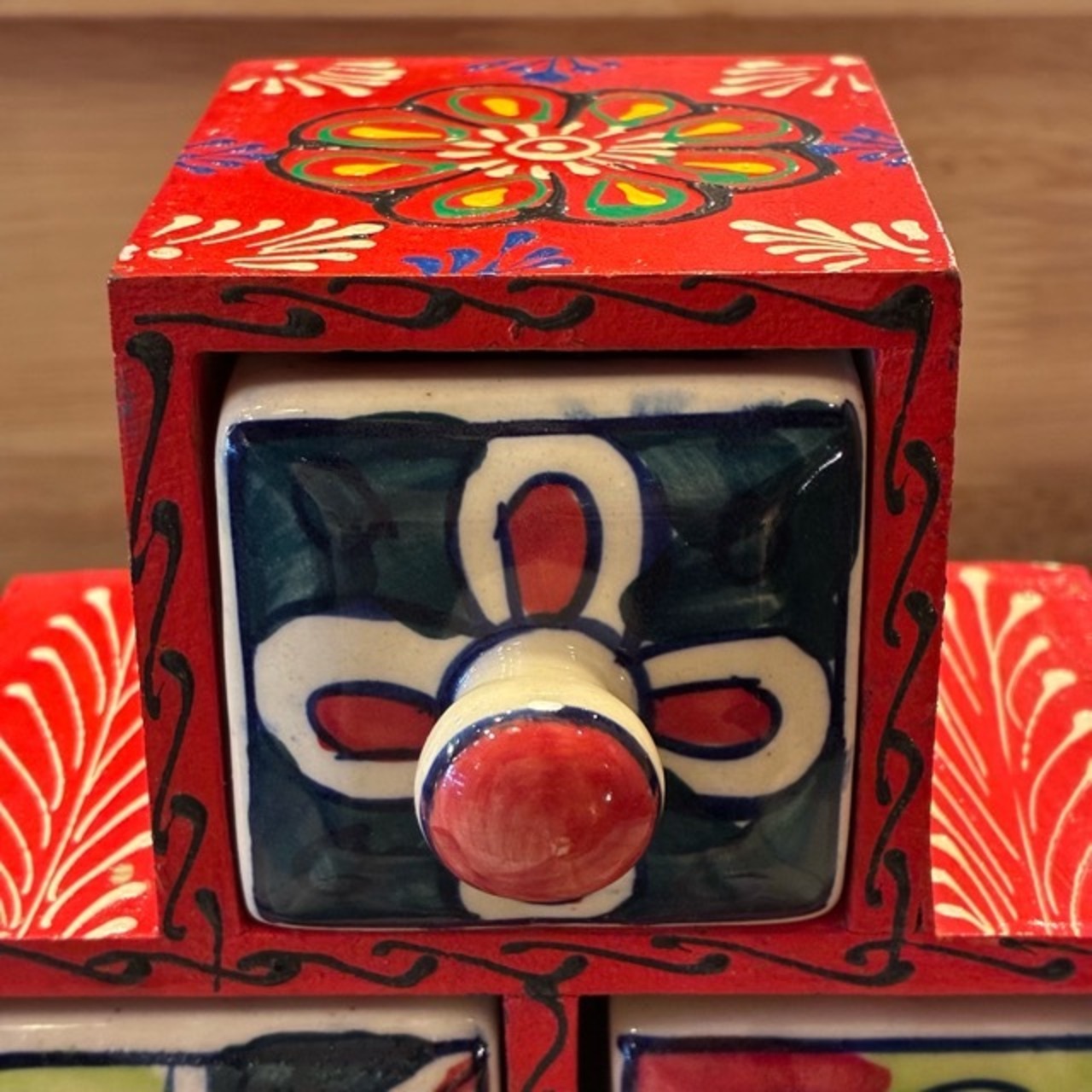 India Blue Pottery Mini 3-Drawer Unit　インド　ブルーポタリ3ドロワーチェスト　凸型　レッド　引き出し　置物　玄関収納　メヘンディアート　鍵入れ　印鑑入れ　ハンドメイド