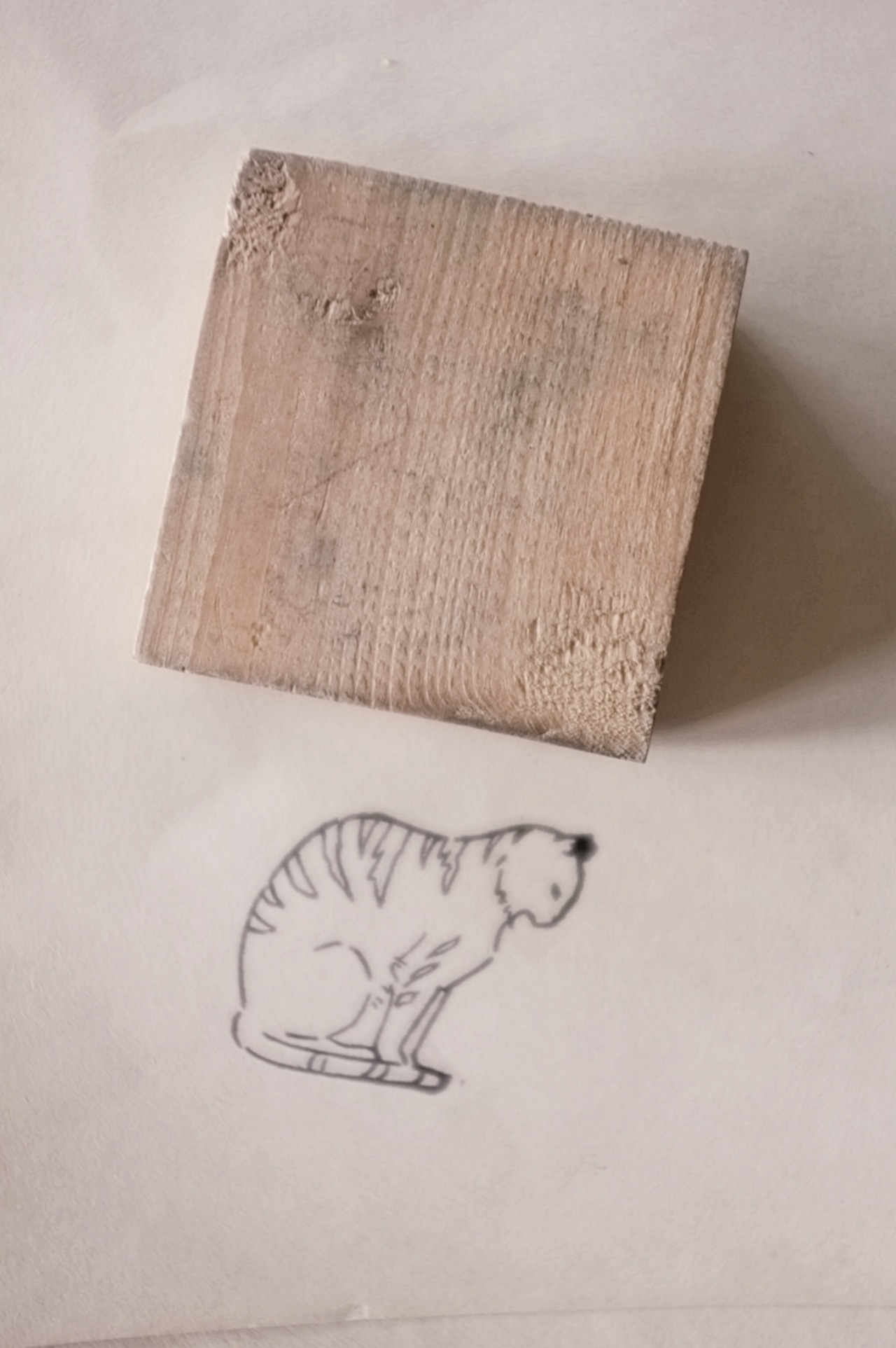 フランス 6c 居眠りの猫さんとメランコリーな木製スタンプ ヴィンテージ