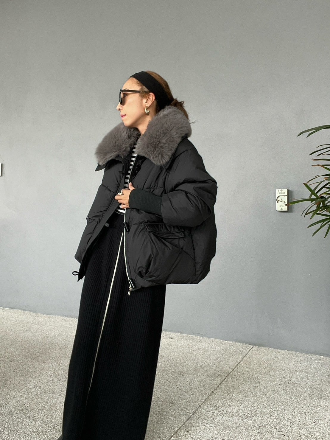 Black) B.MARIA Eco-Fur Collar Pear Silhouette Jacket | MARIA