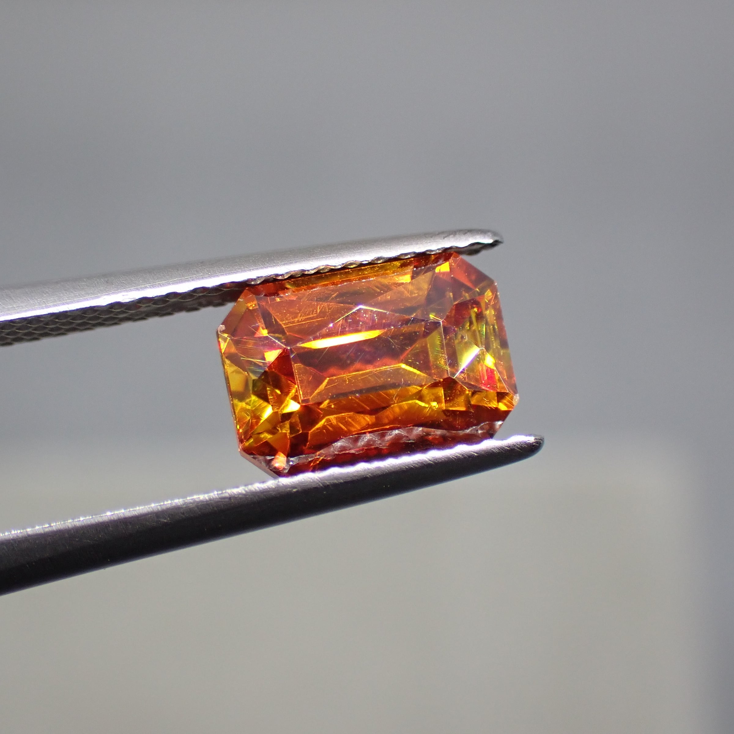 混ざりあう色が美しいスファレライト2.875ct | 宝石ルース販売 