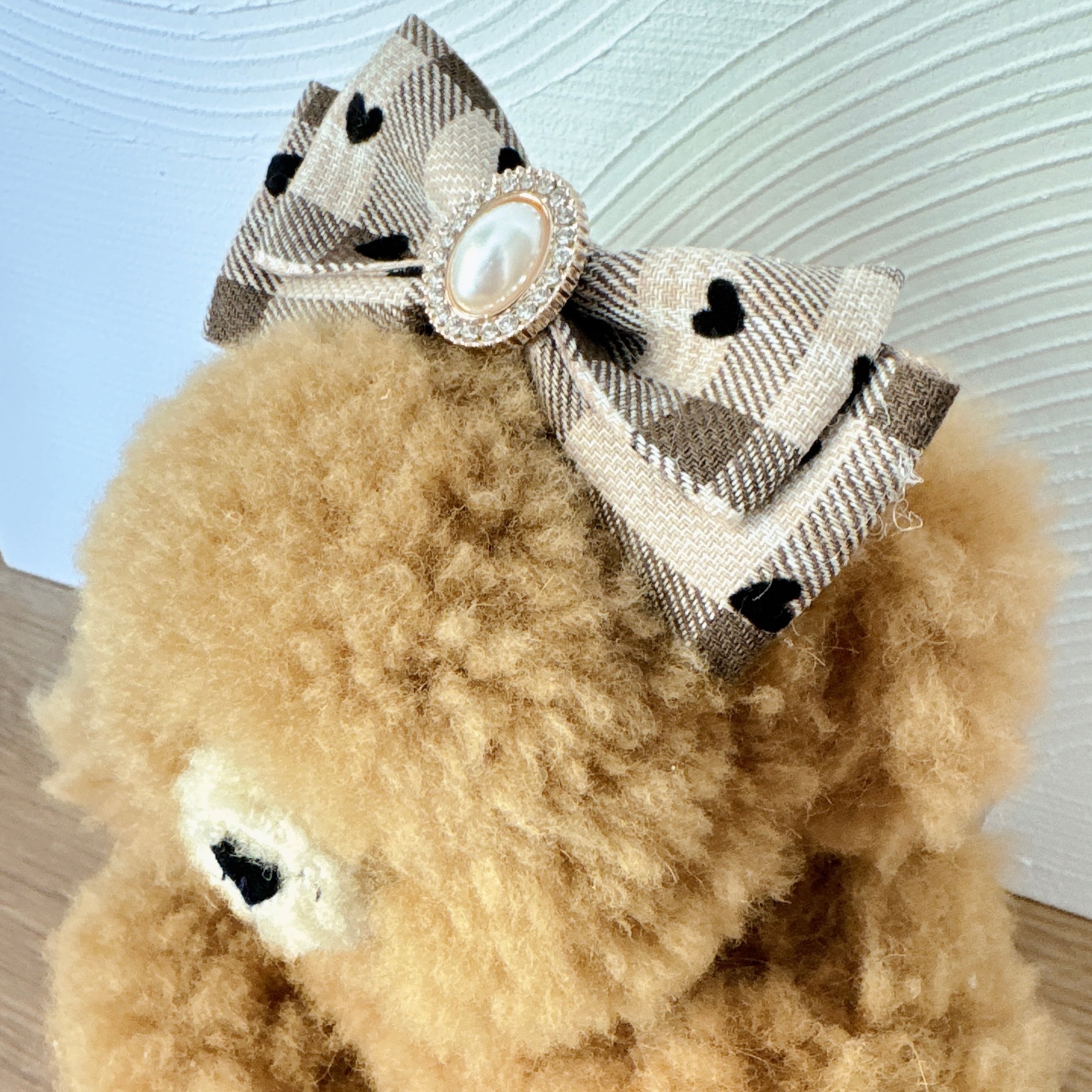 ベージュチェックパールビジュリボンヘアバンド(後ろ支え付き)