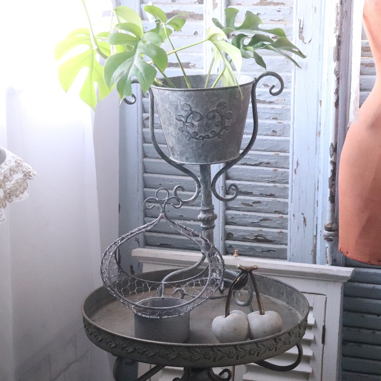 植木鉢　フラワーポットスタンドS｜シャビーシック　寄せ植えして飾ると素敵なガーデンになる　60034