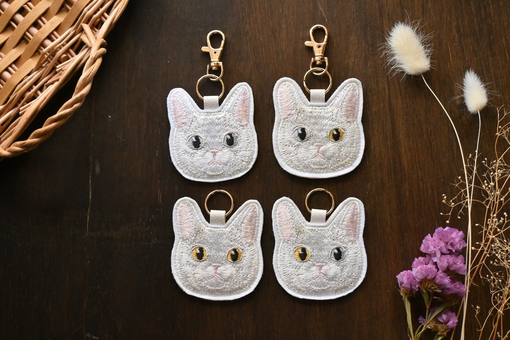 白猫ちゃんのキーホルダー【短毛】 | 猫と暮らす洋裁店