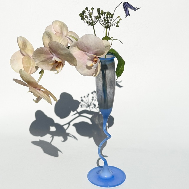 Squiggly blue vase