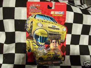送料無料】199926 johnny benson 164 cheerios racing car