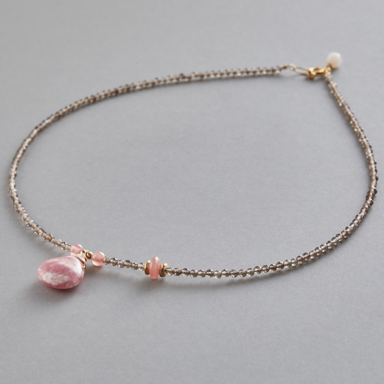 カットの入ったクオーツネックレスとインカローズトップが可愛い！ k14gf インカローズ スモーキー ne1226