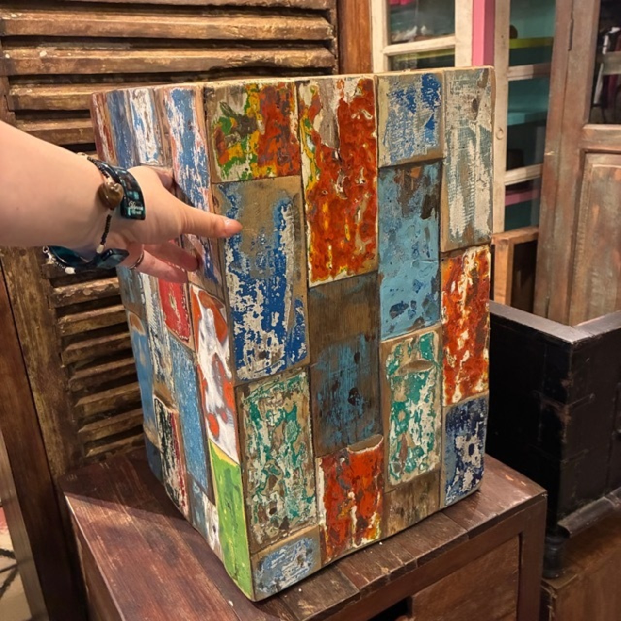 Indonesia Recycled Wood Box / インドネシア リサイクルウッドボックス チークウッド 木製 一点もの ハンドメイド 漁船材 ペイント カラフル マルチカラー木目調 再利用 エスニック 腰掛 収納ボックス リビング収納 置物 インテリア 雑貨 ギフト プレゼント