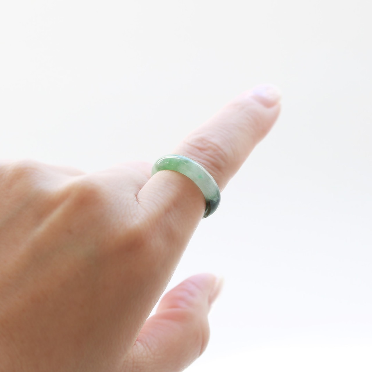【11.5号】緑～白～黒の3色を楽しむ！甲丸リング A貨翡翠 jd_rg1368