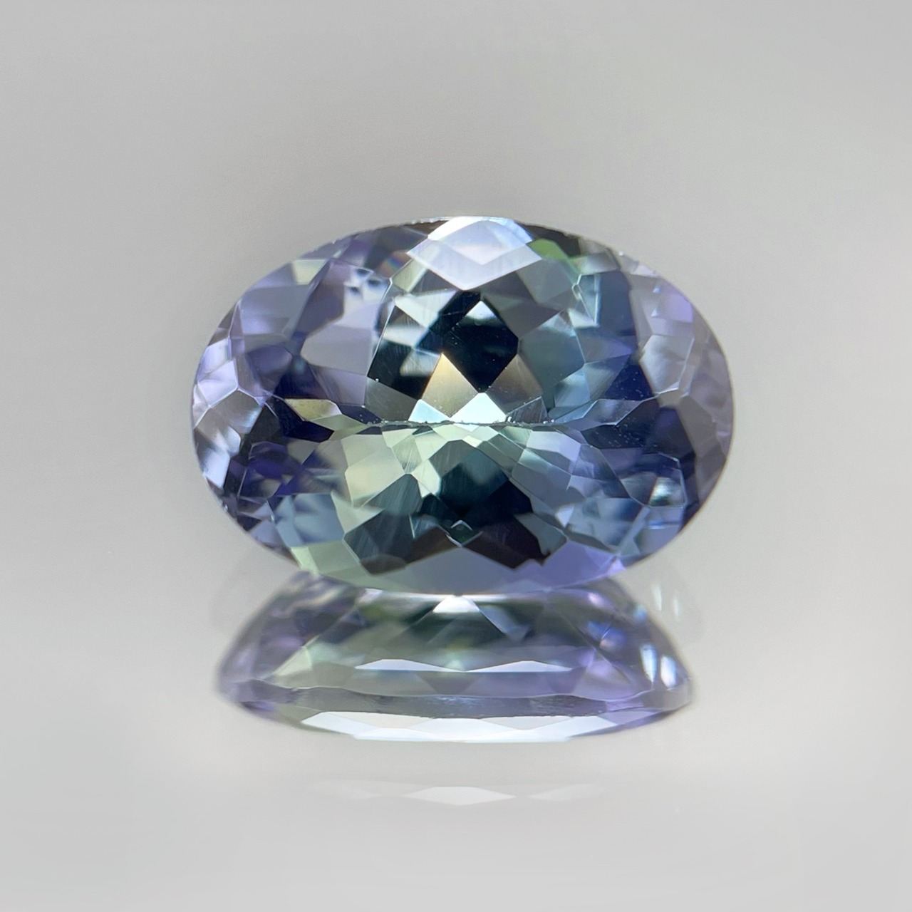 鑑別書付き 非加熱タンザナイト 2.186ct ルース オーバル バイカラー