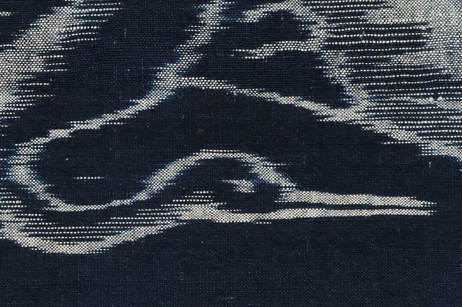 399 絵絣 布団皮 4幅 鶴 藍染木綿 古布 生地 リメイク素材