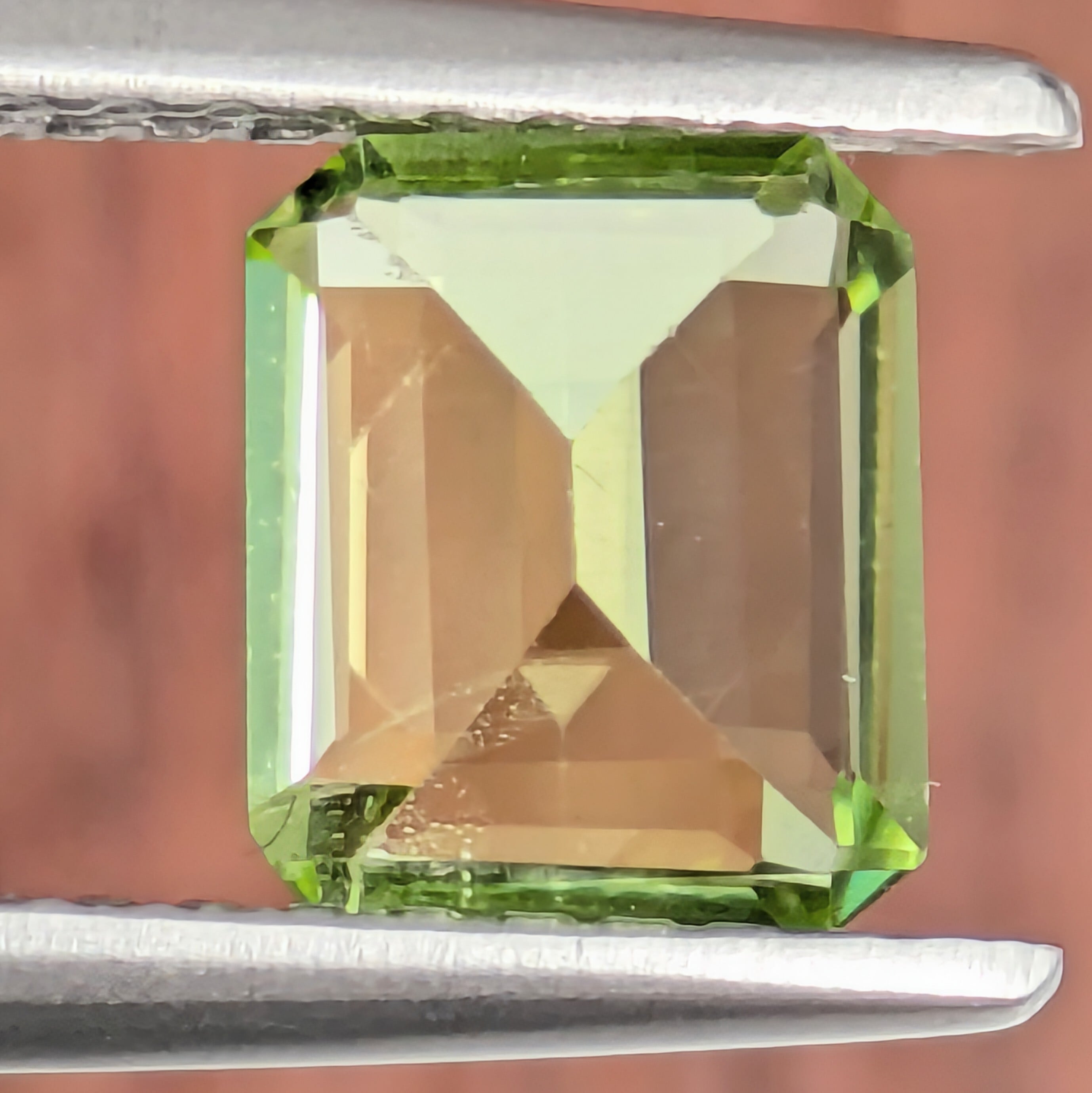 ペリドット ルース ミャンマー・モゴック産【1.04ct】 PRO209389