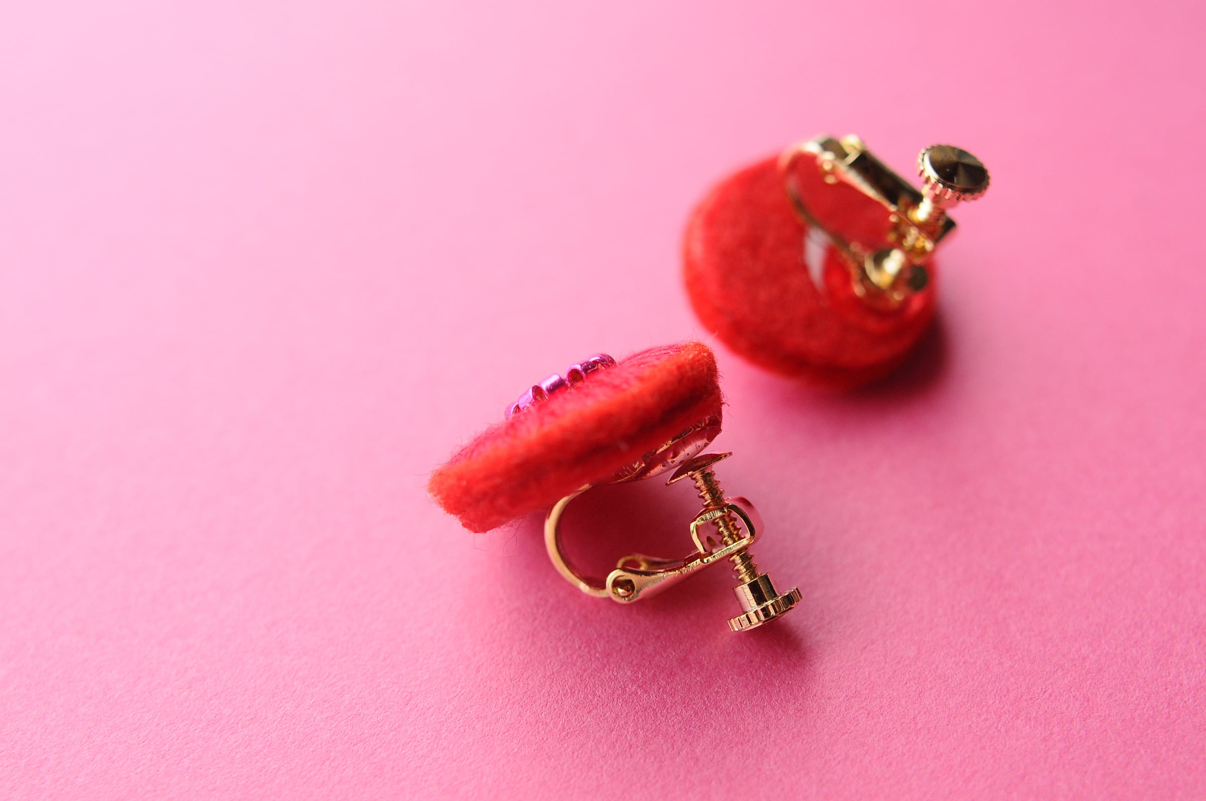 ＜Stella～遊び好きの星～＞刺繍イヤリング◎チューリップ