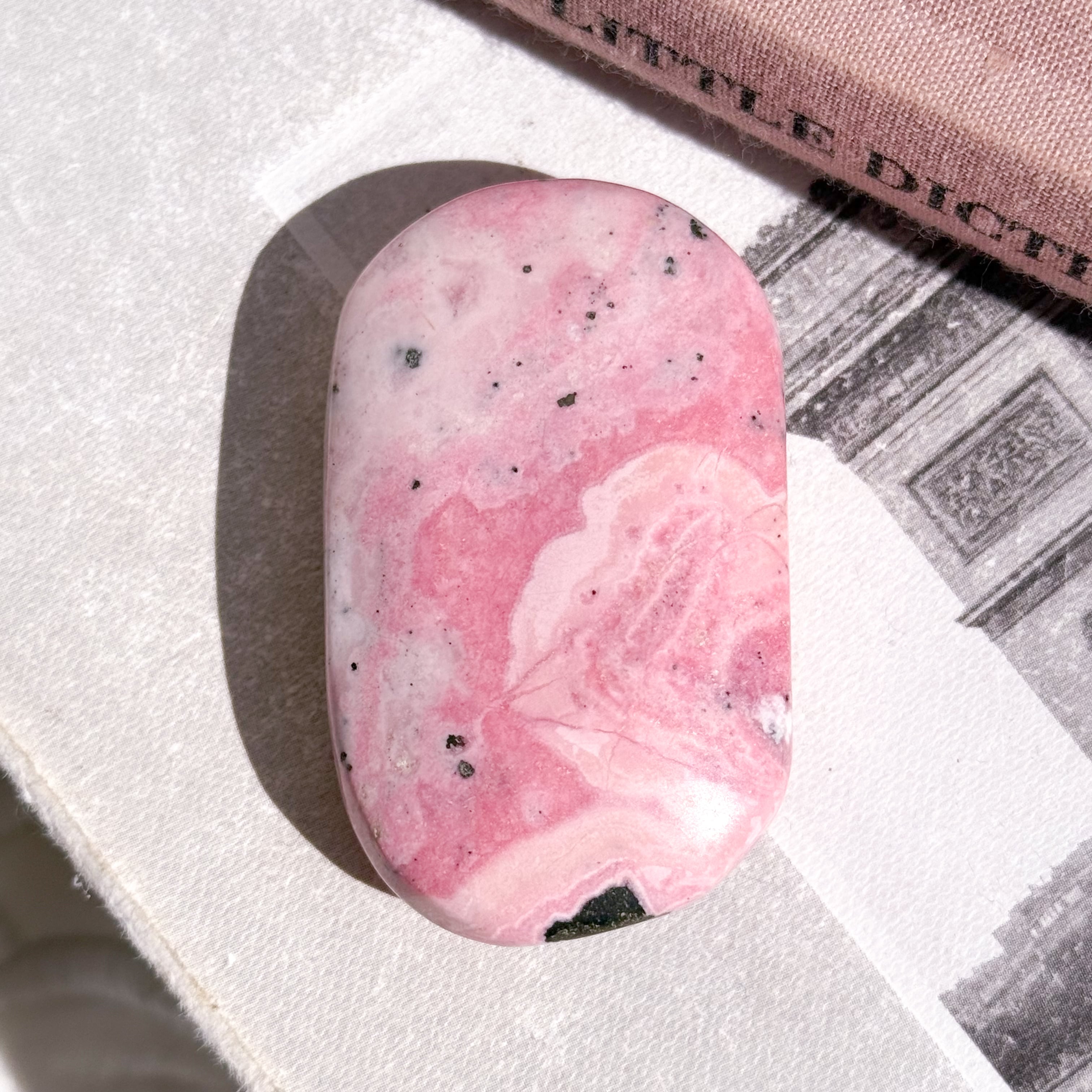 Rose Calcite Palm 2 ✧ ローズカルサイト | FLUXY - 天然石と鉱物のお