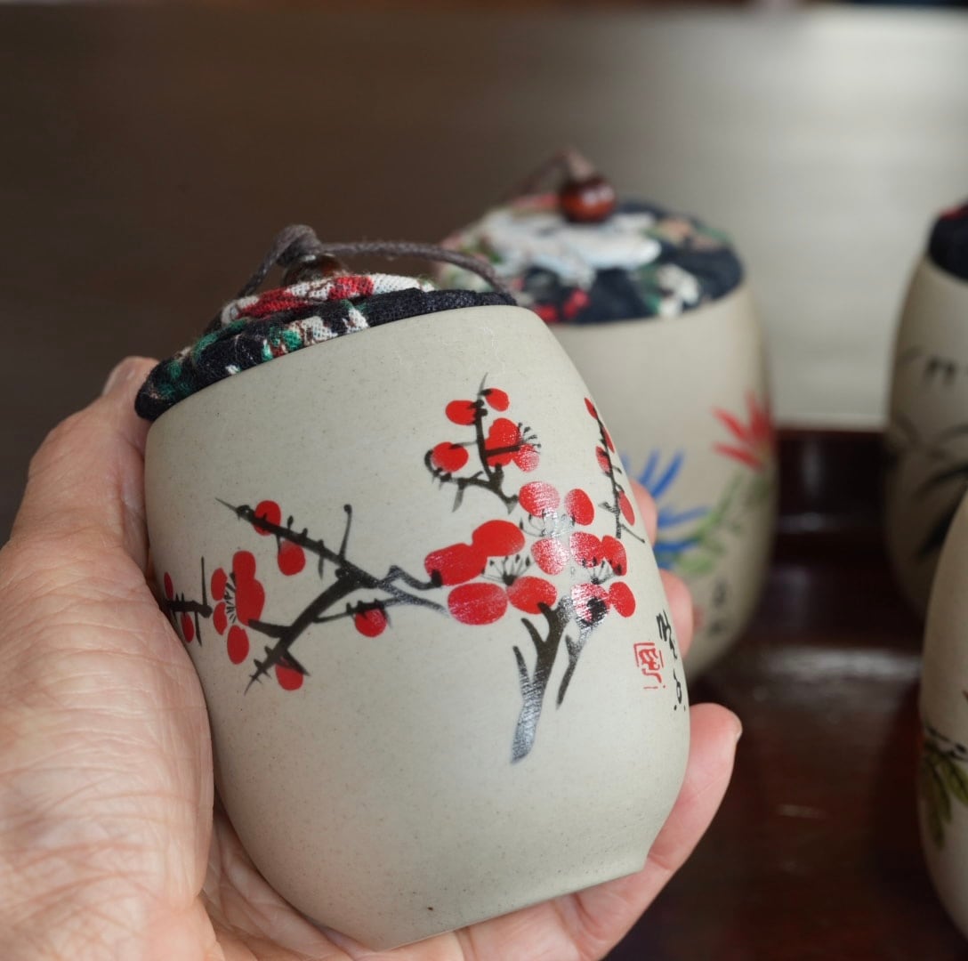 再入荷】シノワズリ柄が素敵！陶器の茶筒 | 方龍 アクセサリーと