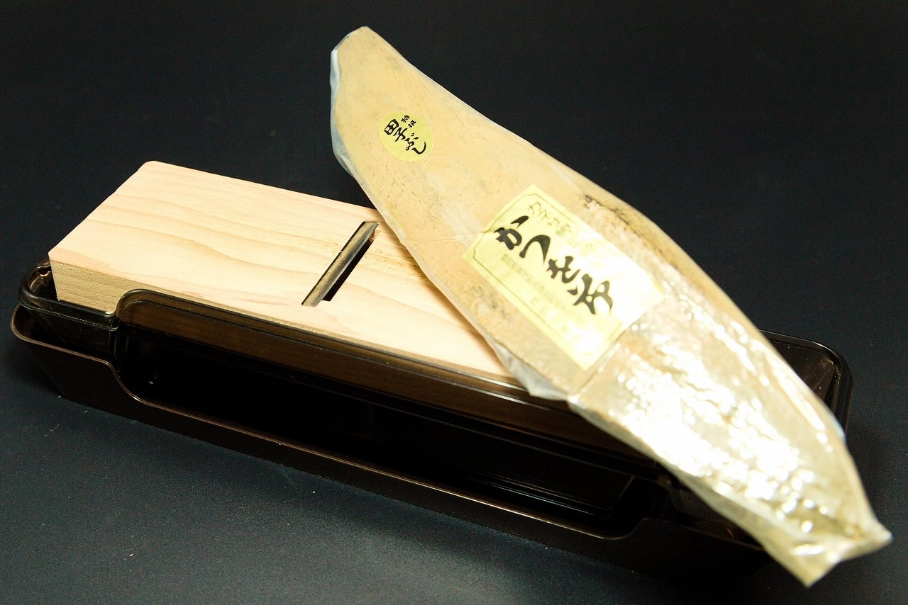 鰹節削り器(KHS)と本枯田子節1本セット | カネサ鰹節商店