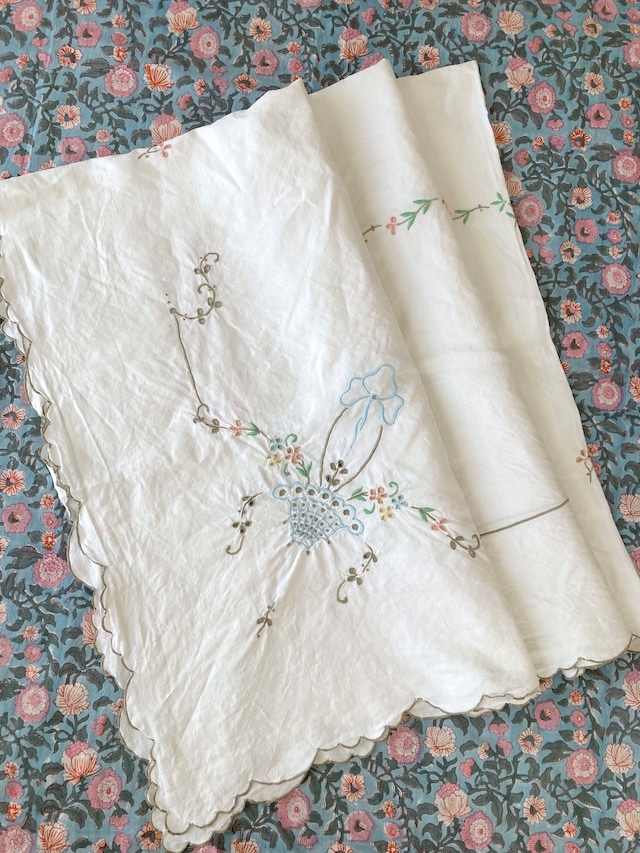 ヴィンテージ ホワイト リネン アイレットカットワーク 刺繍 テーブルクロス