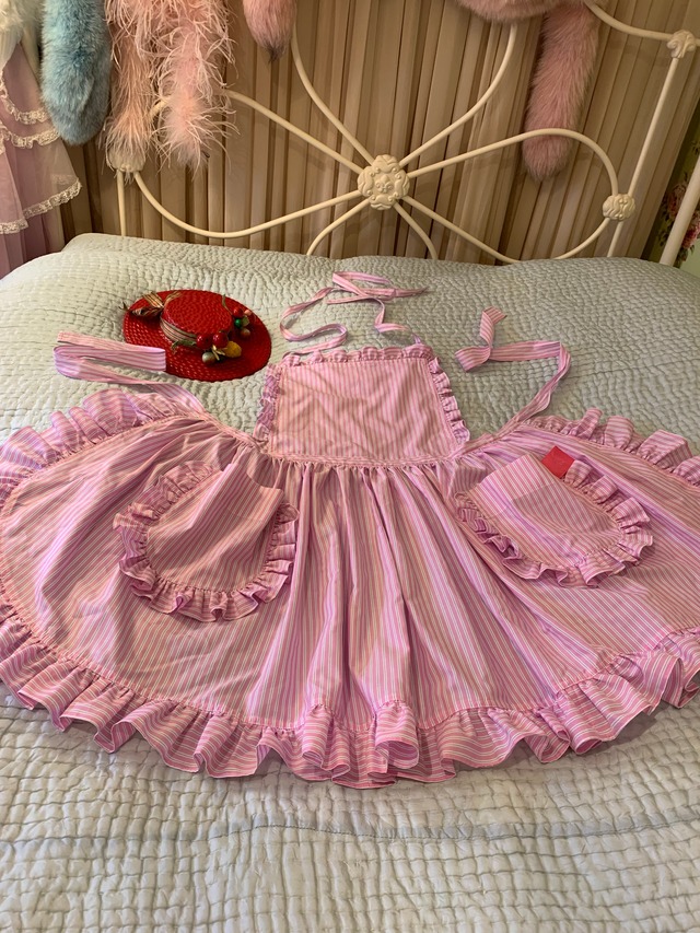 ピンクストライプ柄フリル付エプロン (210801)