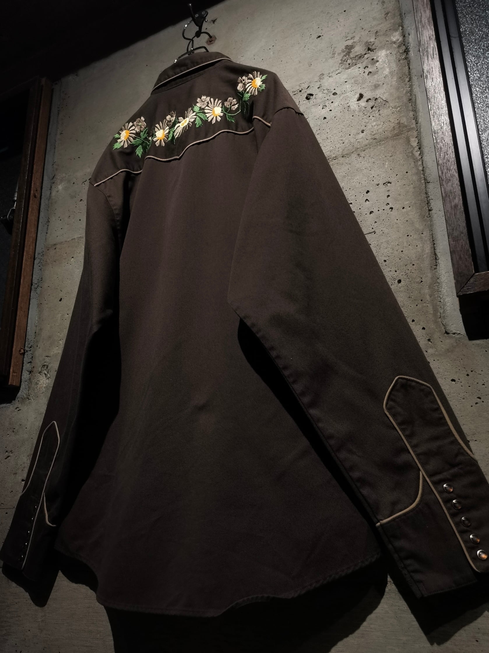 Caka】Flower Embroidery Pattern Vintage Western Shirts | Caka(カカ