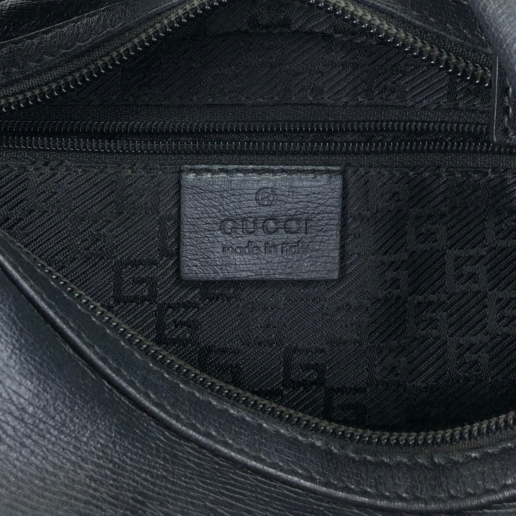 GUCCI グッチ ショルダーバッグ ブラック ロゴプレート レザー ワン