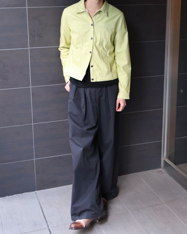 Short length color ring blouson